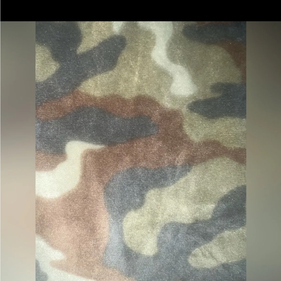 American Eagle Olive Green Camo Hoodie - Picture 5 of 5